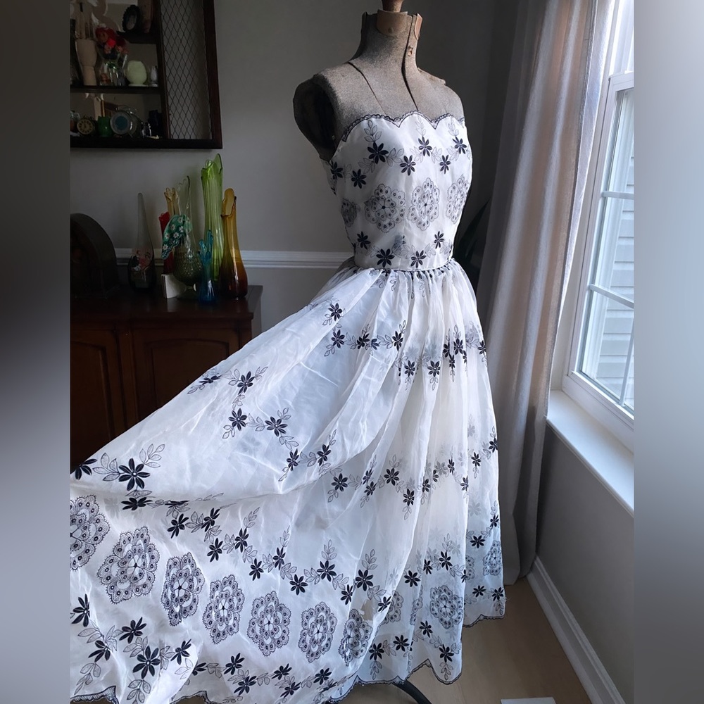 Vintage 50s-60s strapless dress. Black and white. Audrey Hepburn. TLC needed
